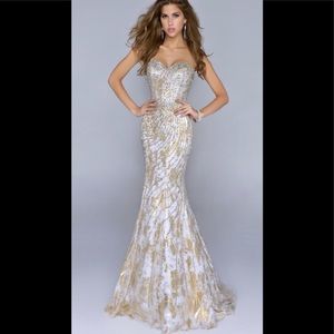 Nina Canacci 9000 strapless  sweetheart bodice gown